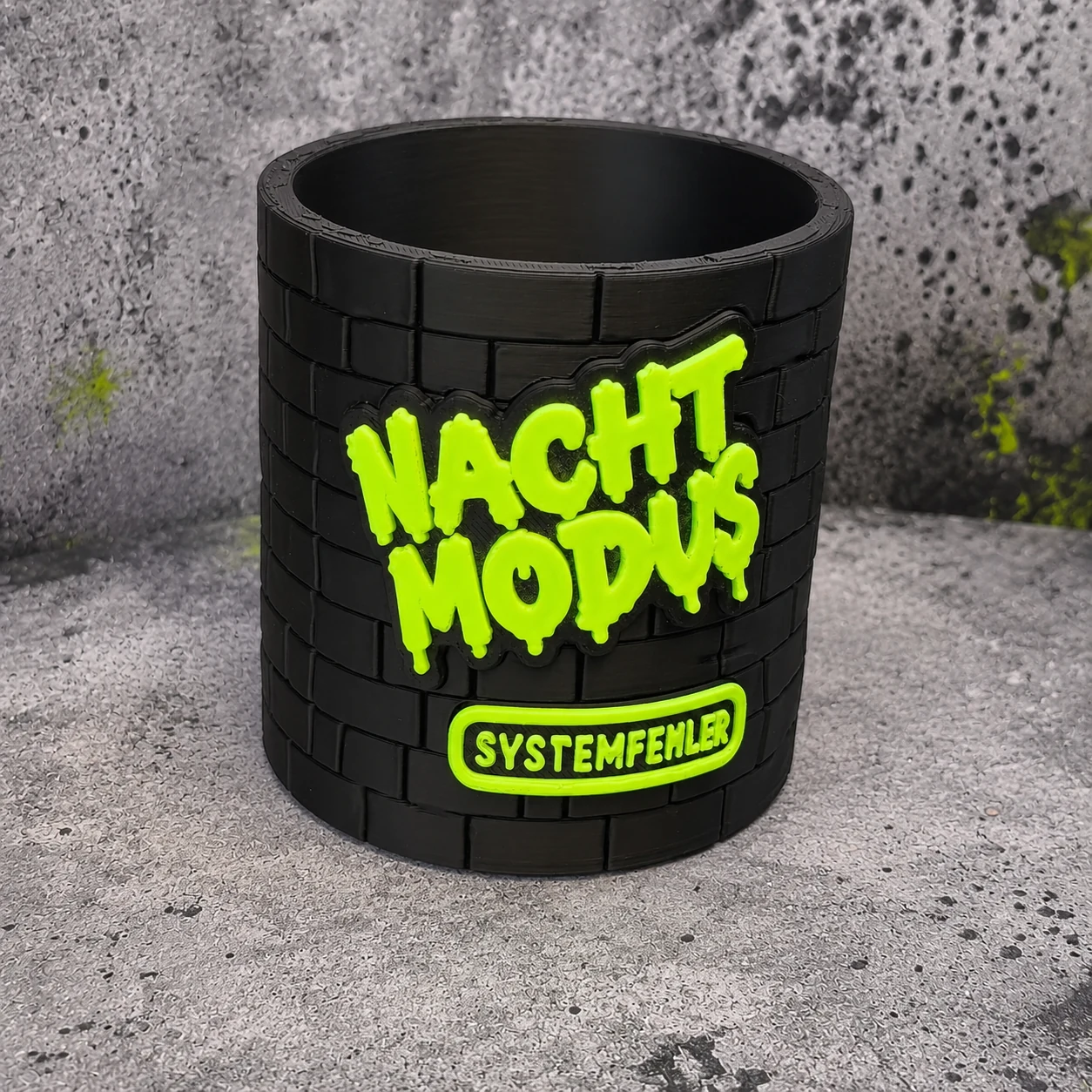 NOX Desk Bundle mit T-Shirt und 3D-gedrucktem Stiftehalter – Detail